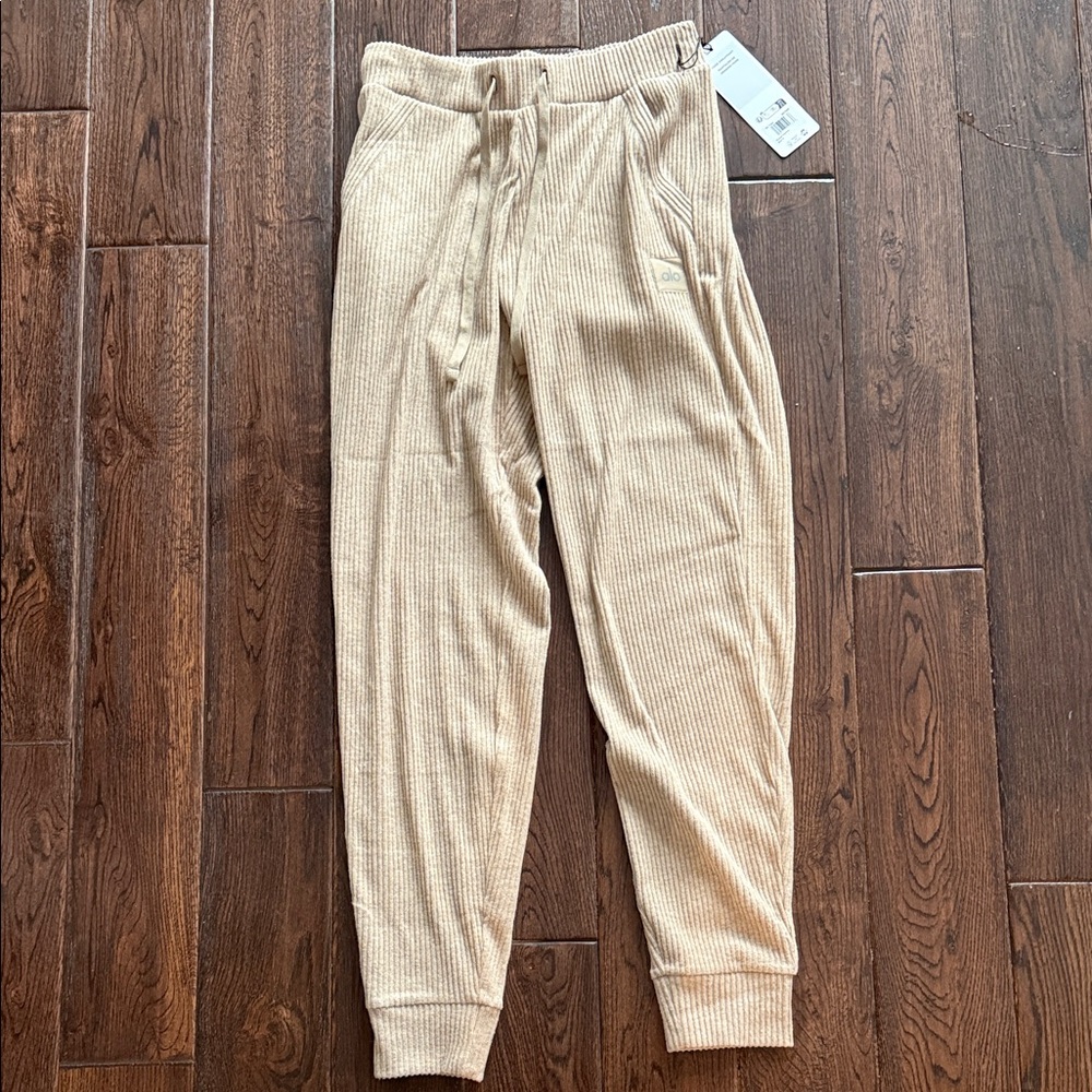 Brand new Alo Muse Gravel Heather Sweatpants -Size Small